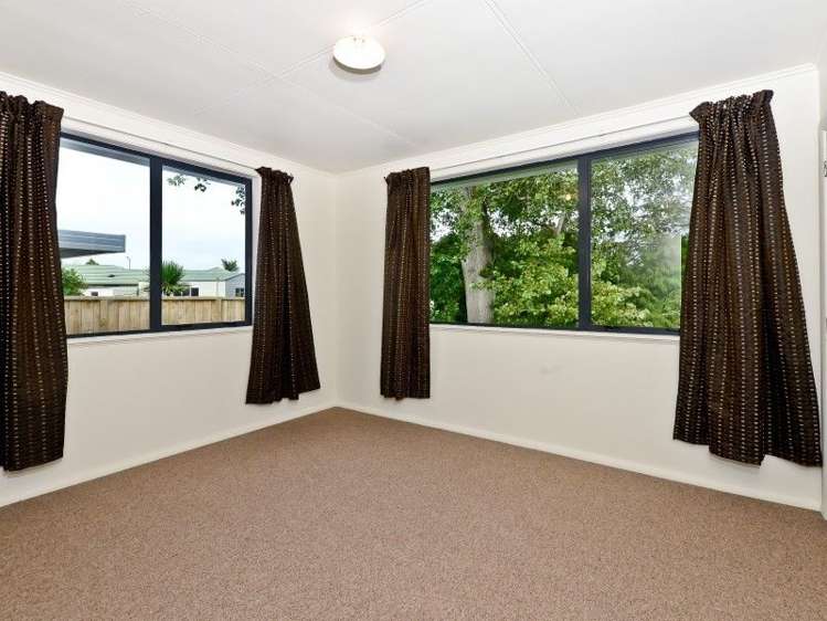 21a Montgomery Crescent Bader_5