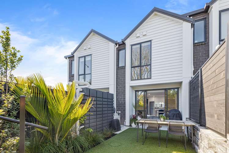 8/3 Fairdale Place Birkdale_12