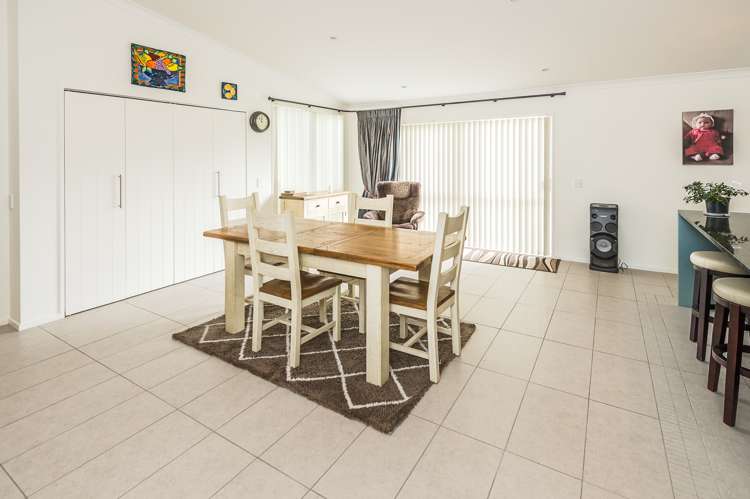 13 Lithgow Drive Otamatea_8