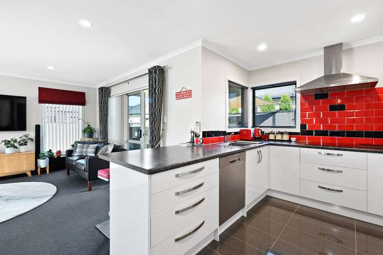 60 Stan Heather Drive Glenview_12