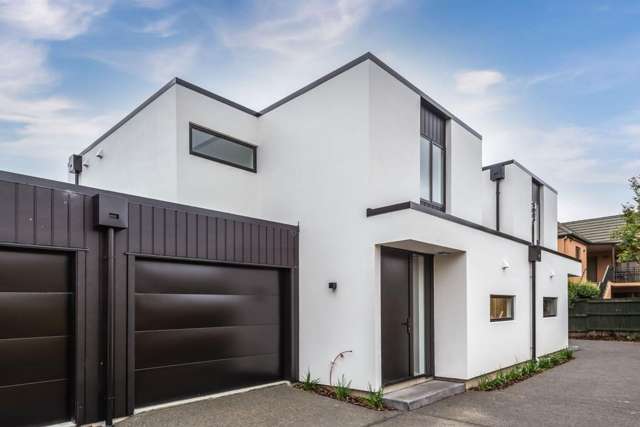 Modern St. Albans Townhouse with Garage