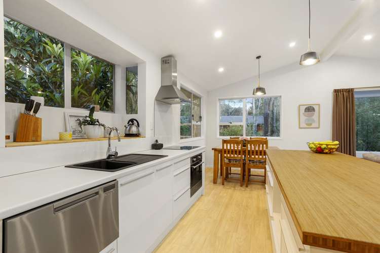 49 Onedin Place Titirangi_7