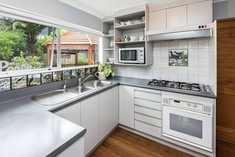 76a Beach Road Mellons Bay_9