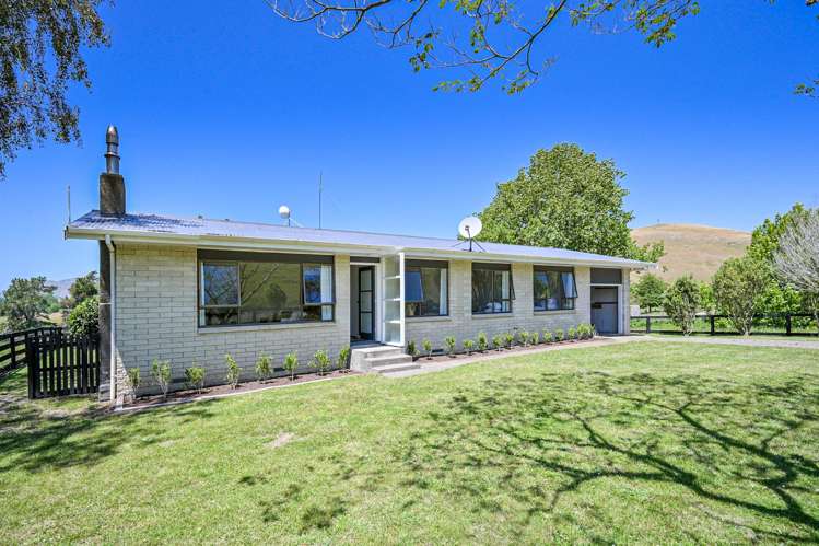 1655 Middle Road Poukawa_19