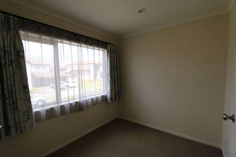 60 Salford Crescent Flat Bush_11