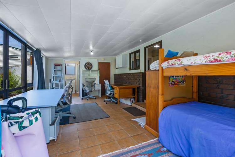 20 Leslie Road Cable Bay_18