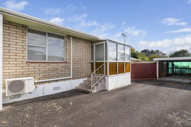 2/4 Severn Place Spotswood_2