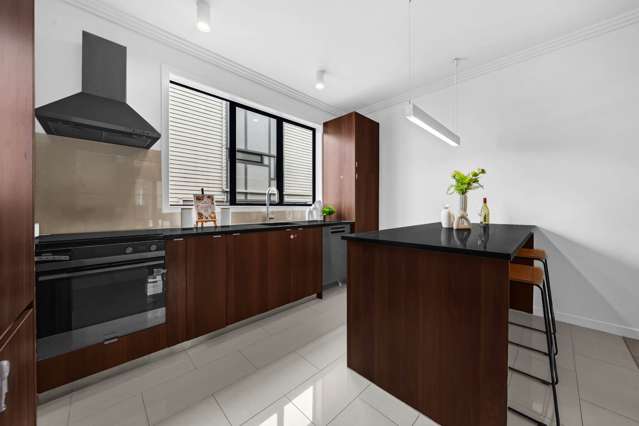 84 Norwood Drive Flat Bush_3