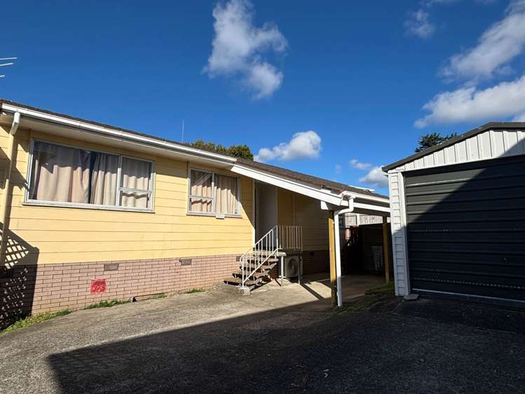 2/20 Sandrine Avenue_0