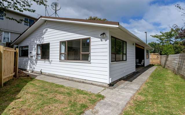 Prime Raumati - Just Renovated!