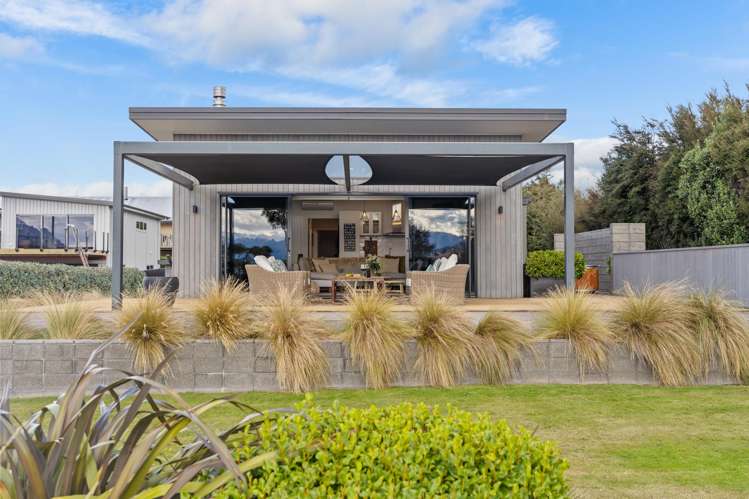 12 Flora Dora Parade Lake Hawea_16