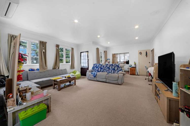 274 Royal Road Massey_14