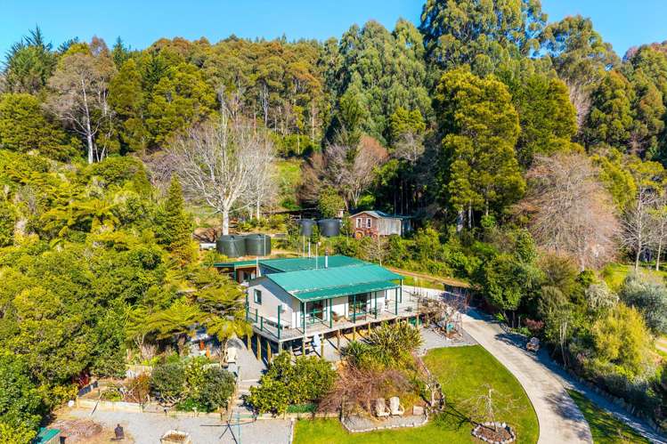 826 Queen Charlotte Drive Havelock_8