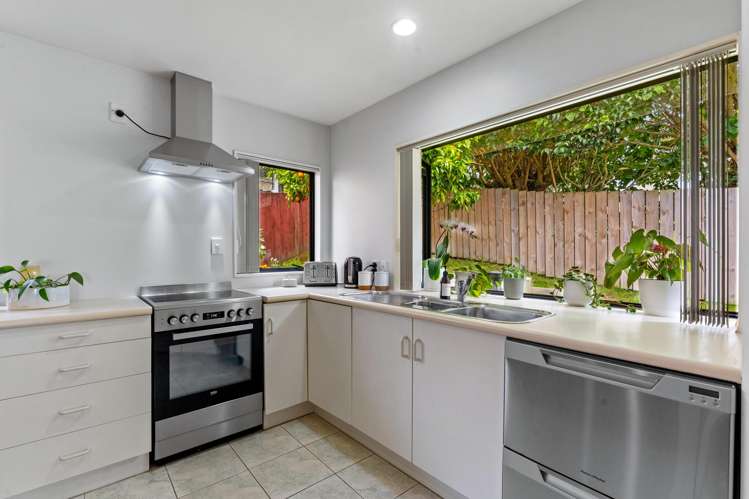 2/9 Hogans Road Glenfield_7