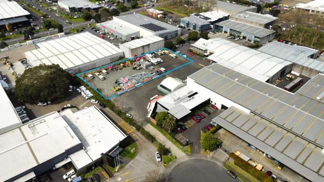 Substantial 2,733m&sup2; Sealed Industrial Yard