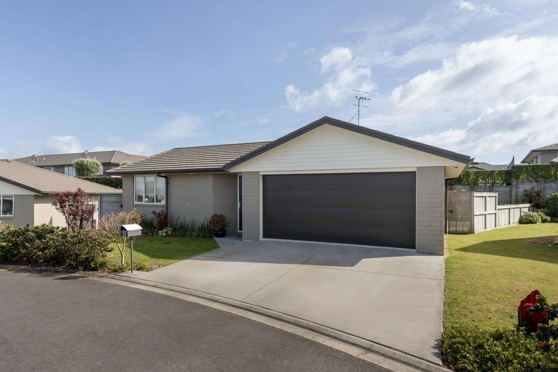 57/4 Greystone Place Omokoroa_0