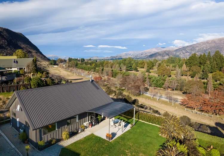 20 Mount Iron Drive Wanaka_0