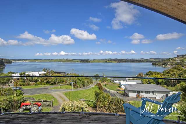 On the Kaipara Harbour - Ideal Holiday Retreat