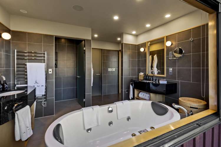 21 & 23 MacKinnon Terrace Sunshine Bay_43