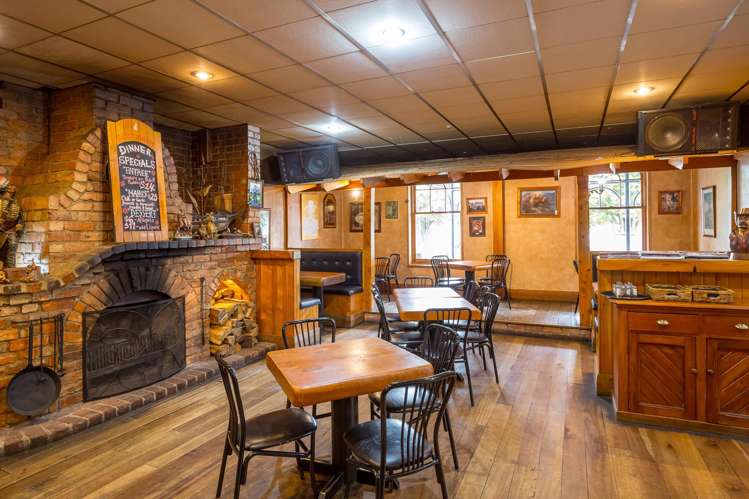 20 Memorial Square Carterton_17