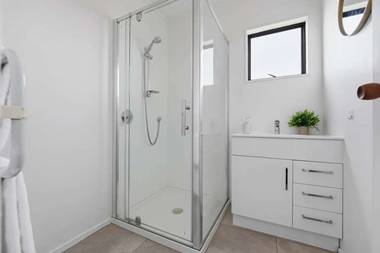 2/195 Abbotts Way Remuera_17