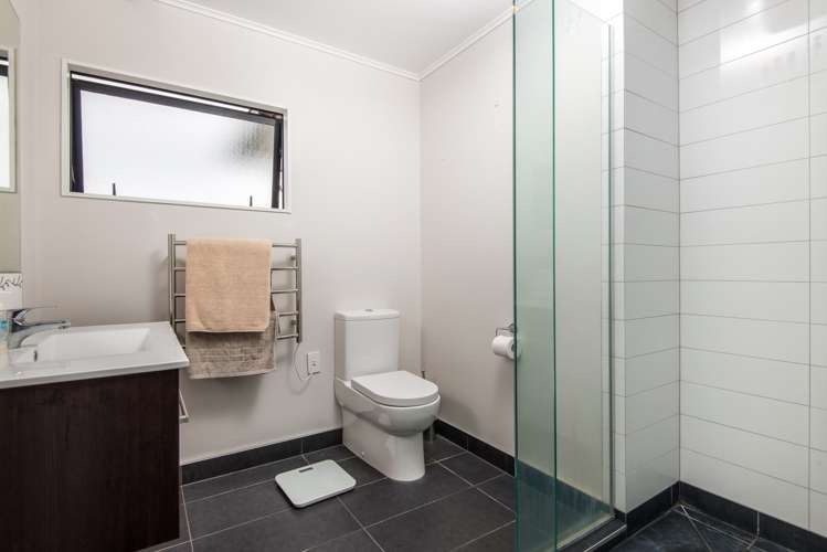 2a Ward Crescent Te Atatu Peninsula_13