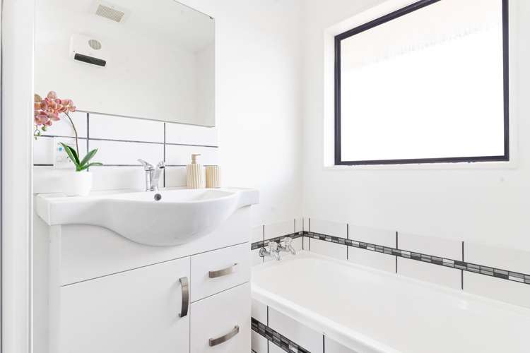 2/45 Reginald Street Burwood_17