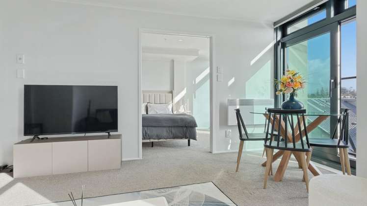  1E/30 Westward Ho Glen Eden_2