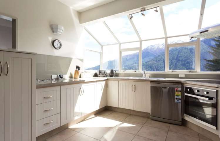 2/10 Manchester Place Queenstown_7