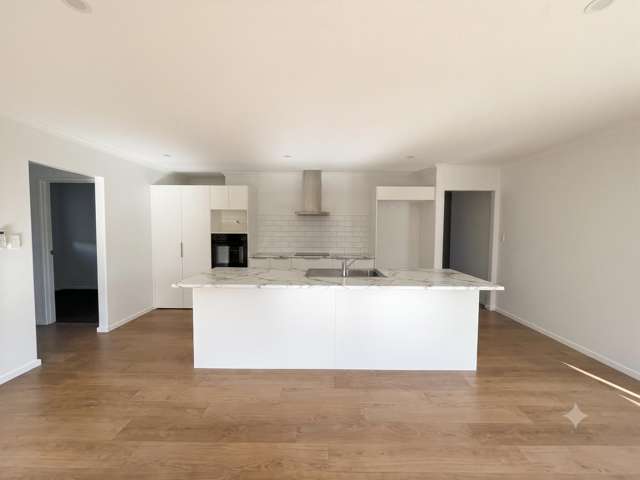 8 Royal St Anne's Drive Te Kamo_1
