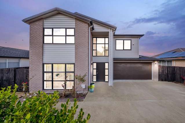 Modern Comfort & Versatile Living!!