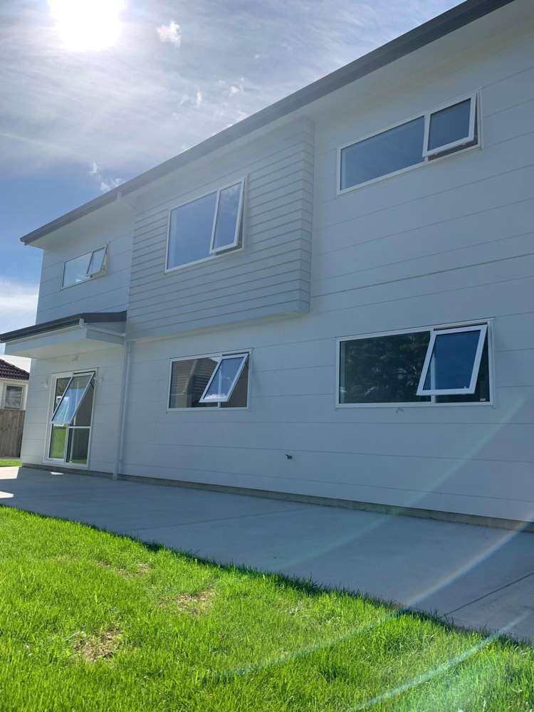  A/19 Marion Street Silverstream_24