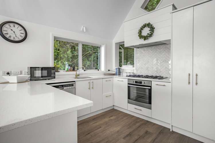 502 Marine Drive Eastbourne_10