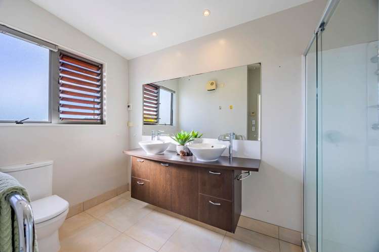 5 Mary Forgham Drive Greenhithe_18