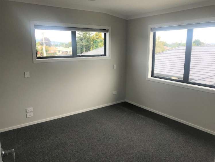 6/2 Lambert Court Glenview_5