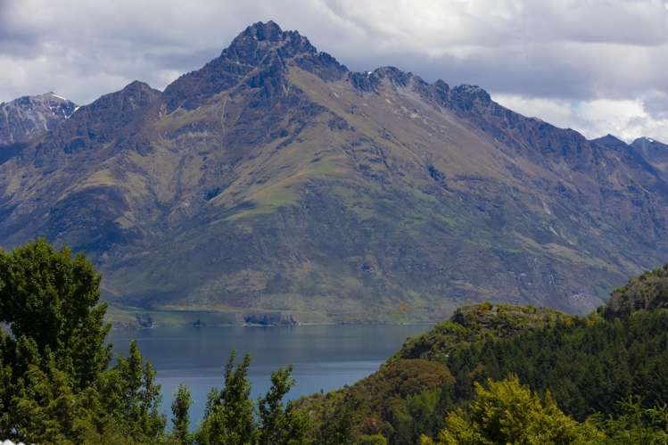 6 MacKinnon Terrace Sunshine Bay_24