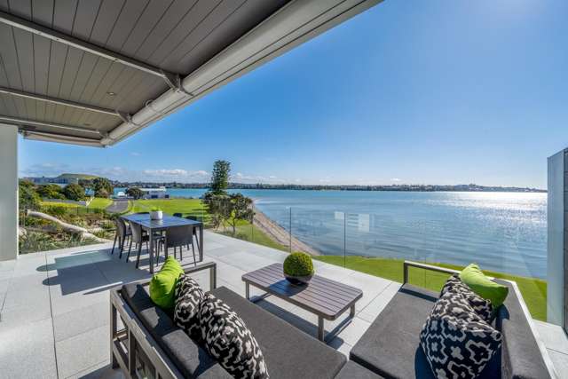 Front-Row Waterfront Living