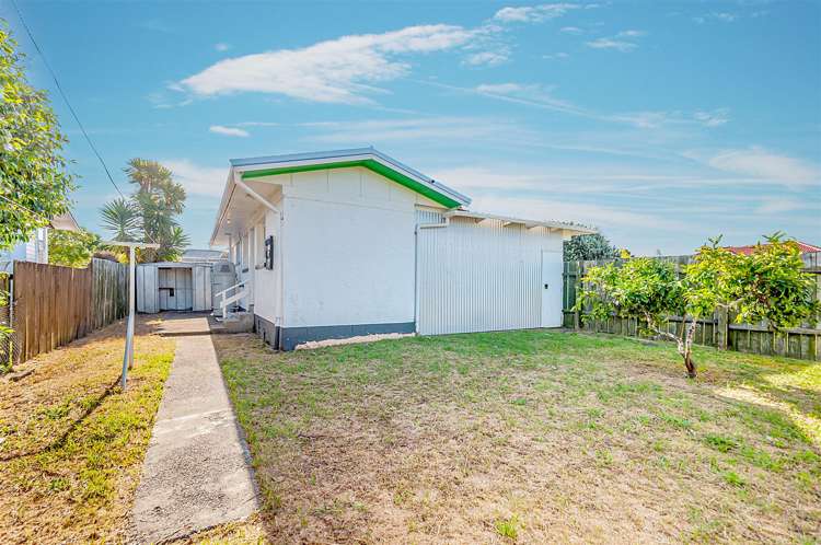 1 Thompson Place Cable Bay_17