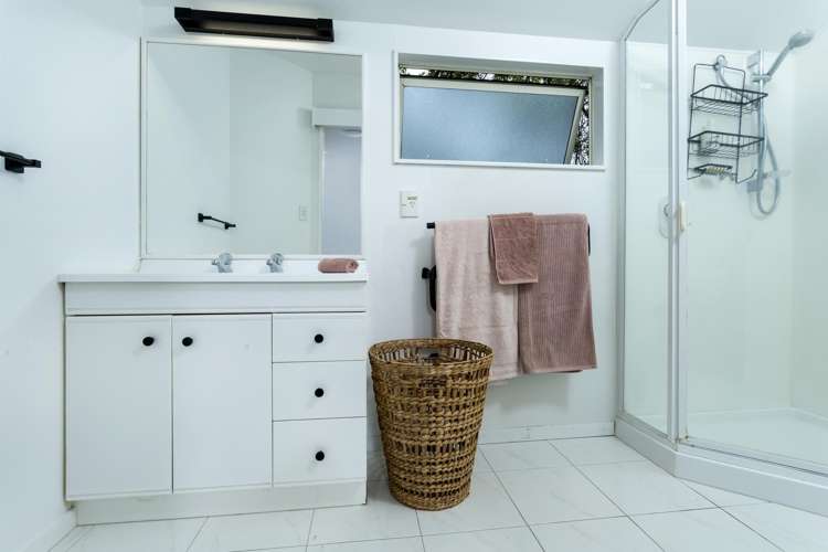 8 Caversham Drive Torbay_12