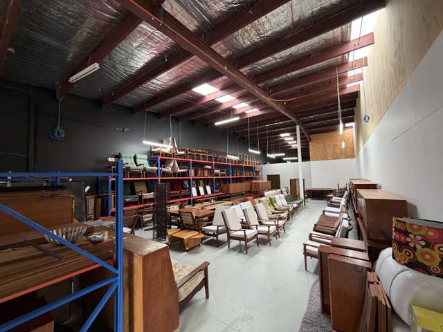 Harris Road industrial unit - prime frontage