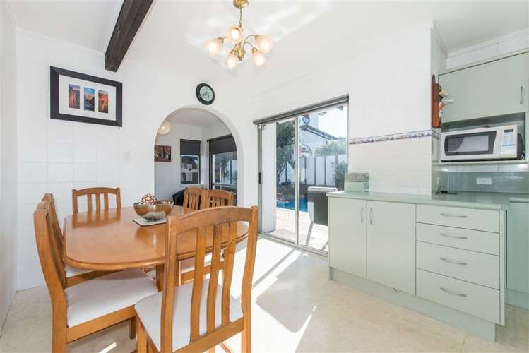 2/18 Matuhi Rise Henderson_13