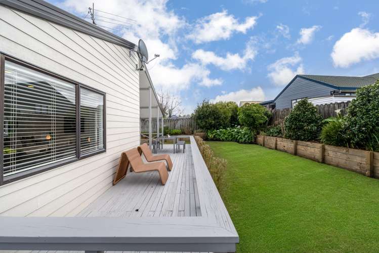 7 Pinewood Grove Botany Downs_14