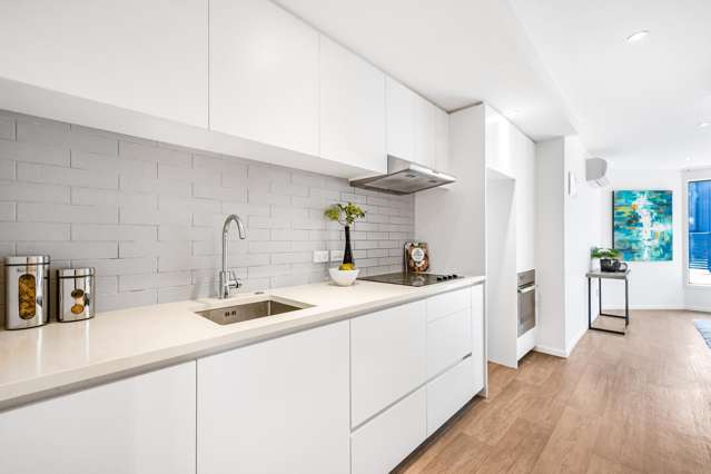 5/108-112 Unsworth Drive Unsworth Heights_1