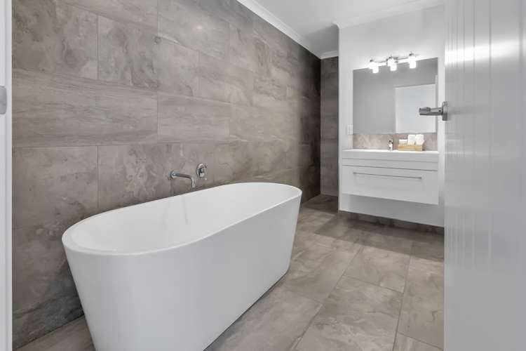 7 Fred Carr Place One Tree Point_24