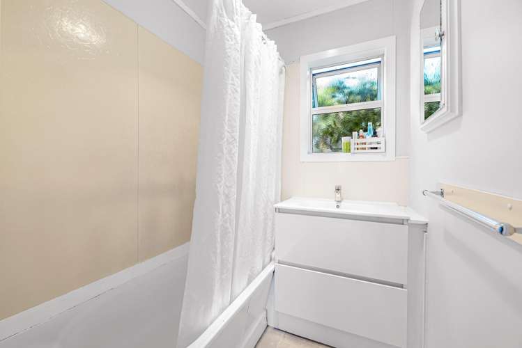 5b Somerset Grove Parkvale_11