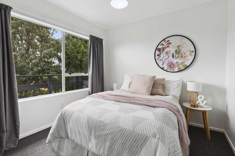 2/236 Helston Road Paparangi_5