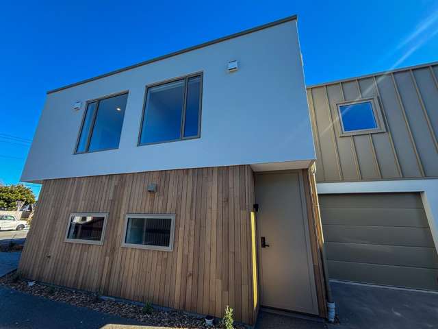 Brand New Townhouse in Edneware!