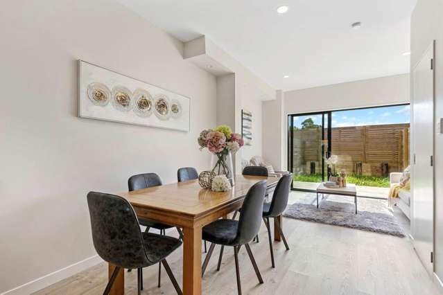 4/200 Sunnynook Road Totara Vale_1