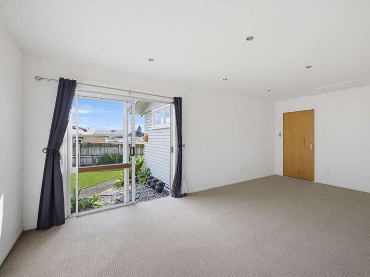 5 Mayfair Place Westown_25