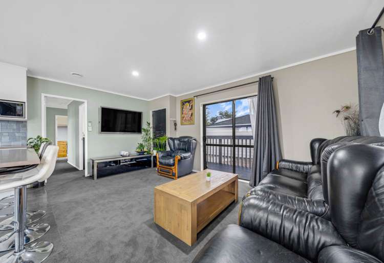 2/33 Seaward Place Wattle Downs_19